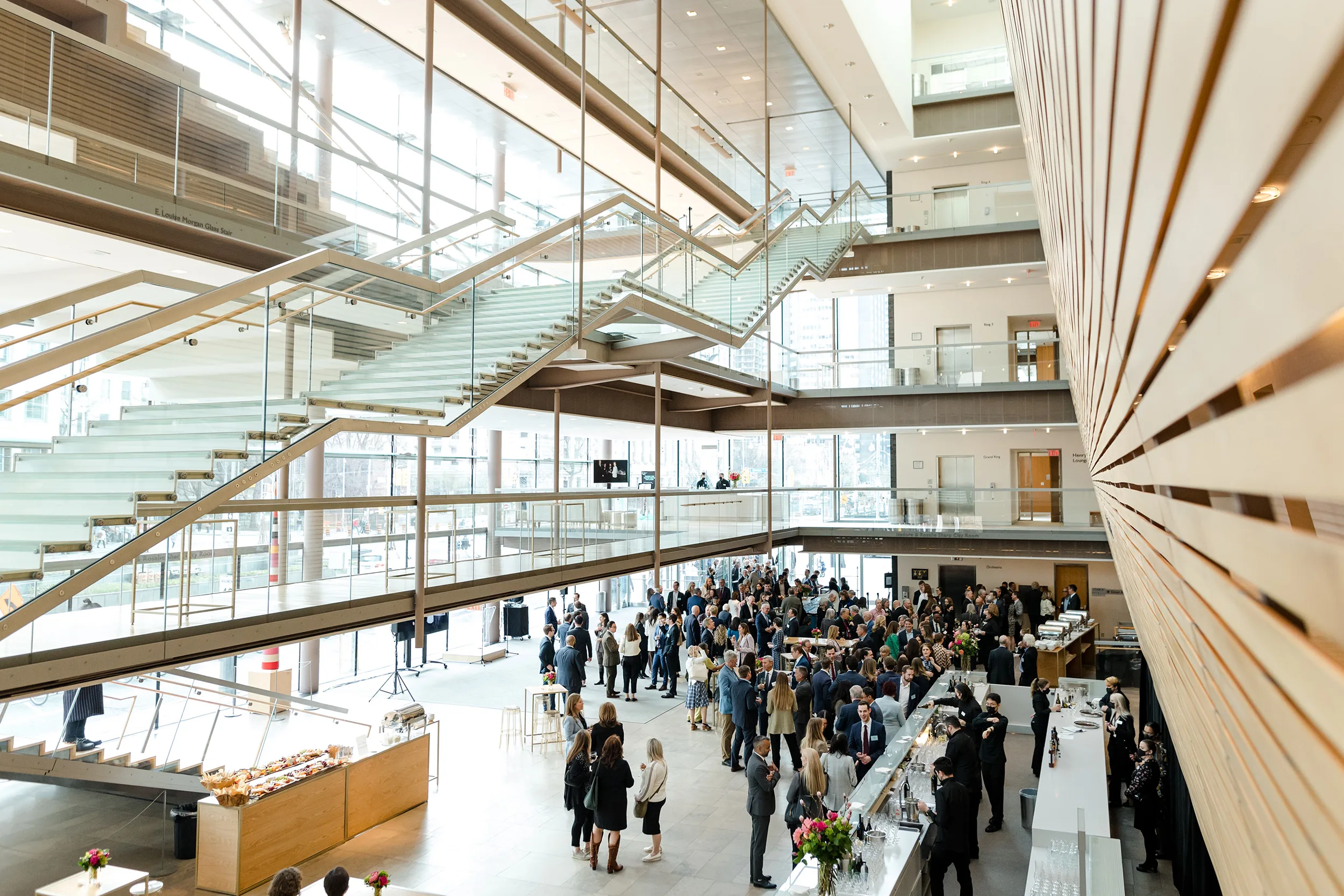 Large group, building.