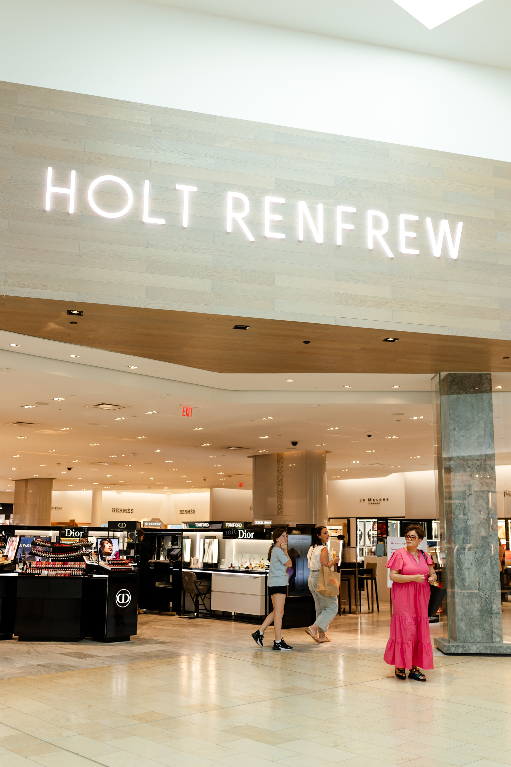 mall, Holt Renfrew
