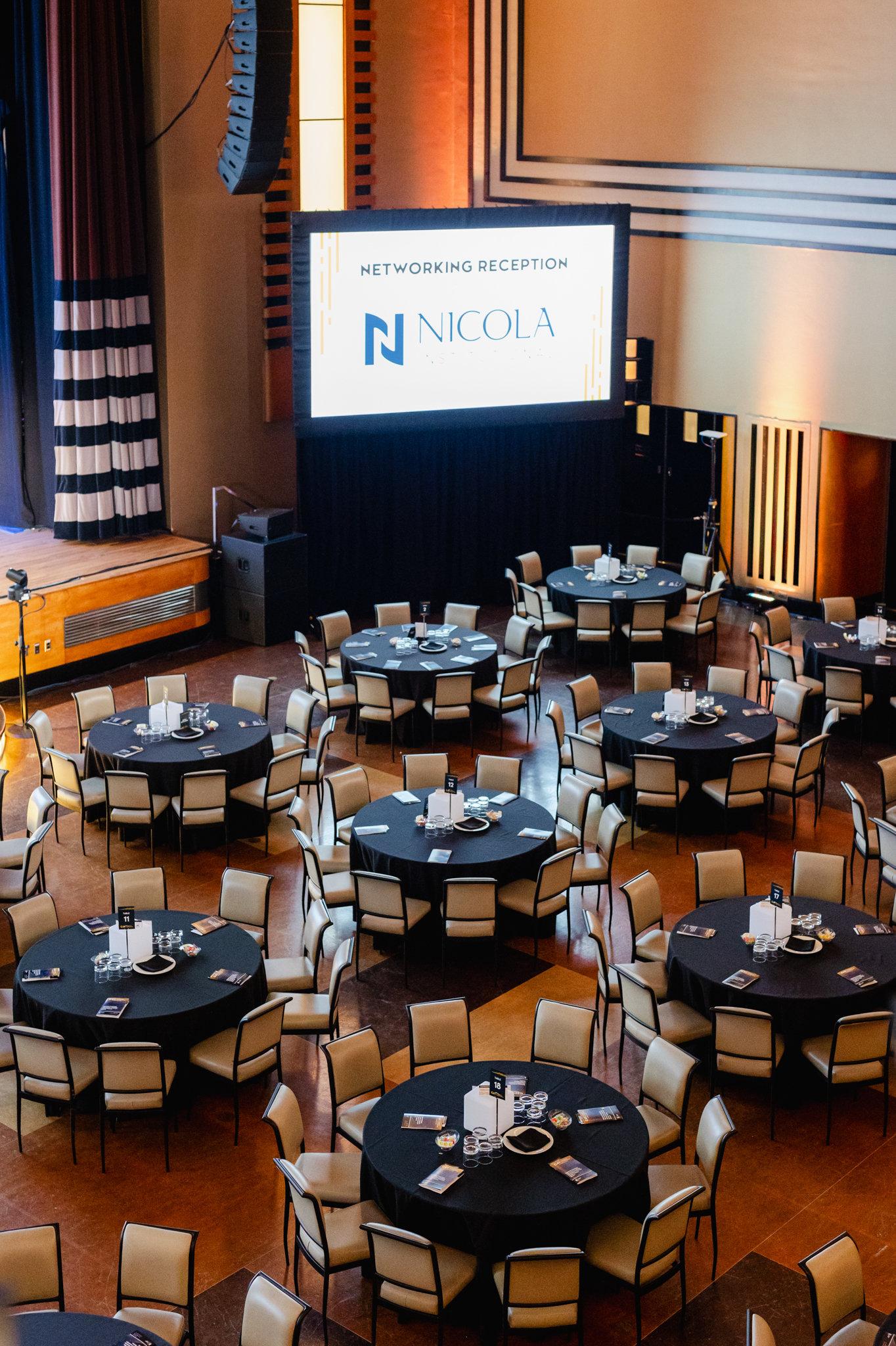 Conference Photography: A spacious area equipped with numerous tables and chairs, perfect for capturing memorable moments during conferences and events.
